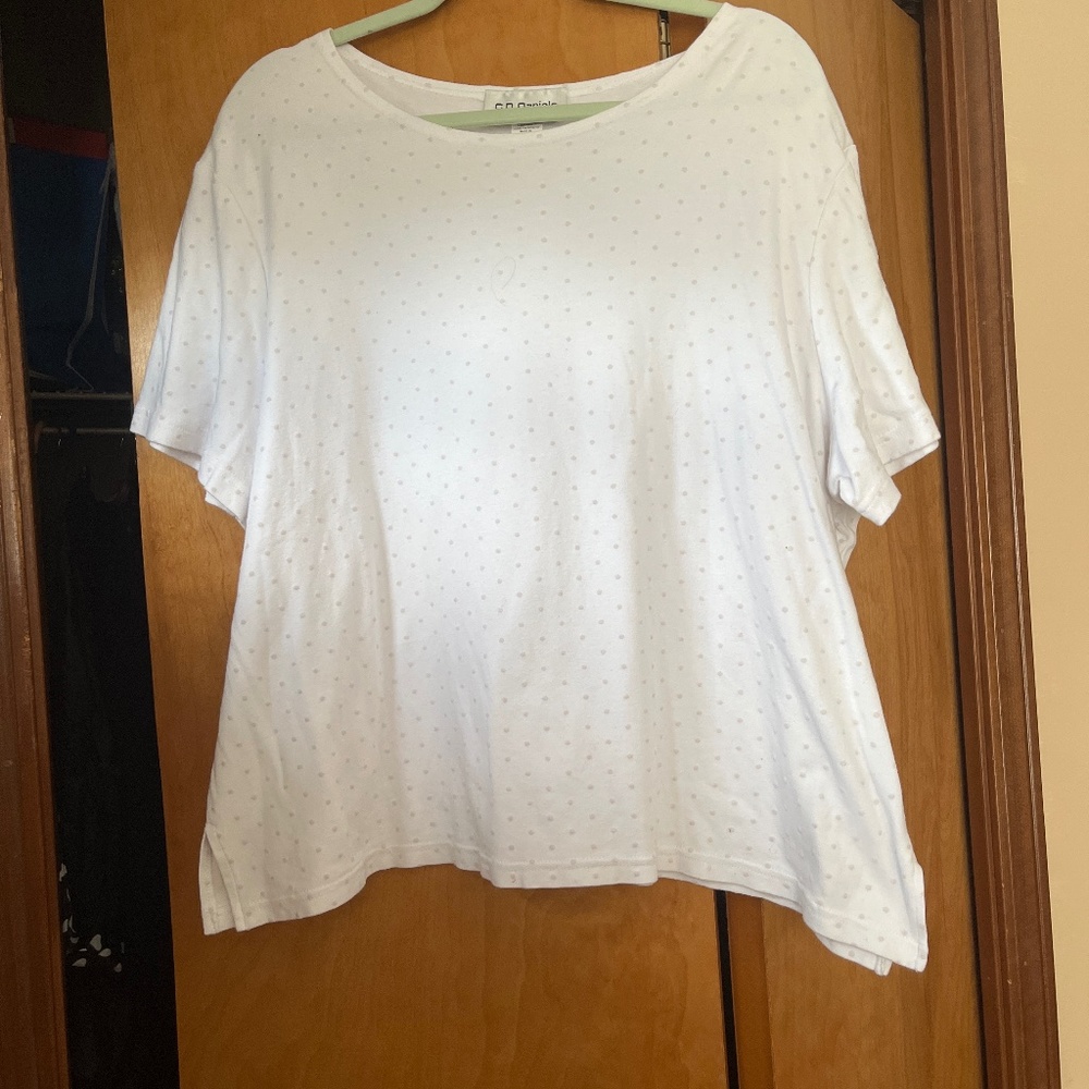 2X white T-shirt with raised white dots and flared bottom